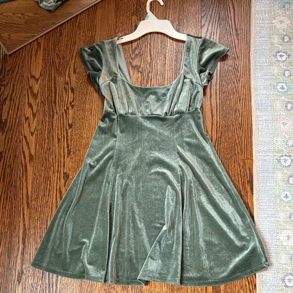 Francesca's Collections Kids Velvet Dress in Green